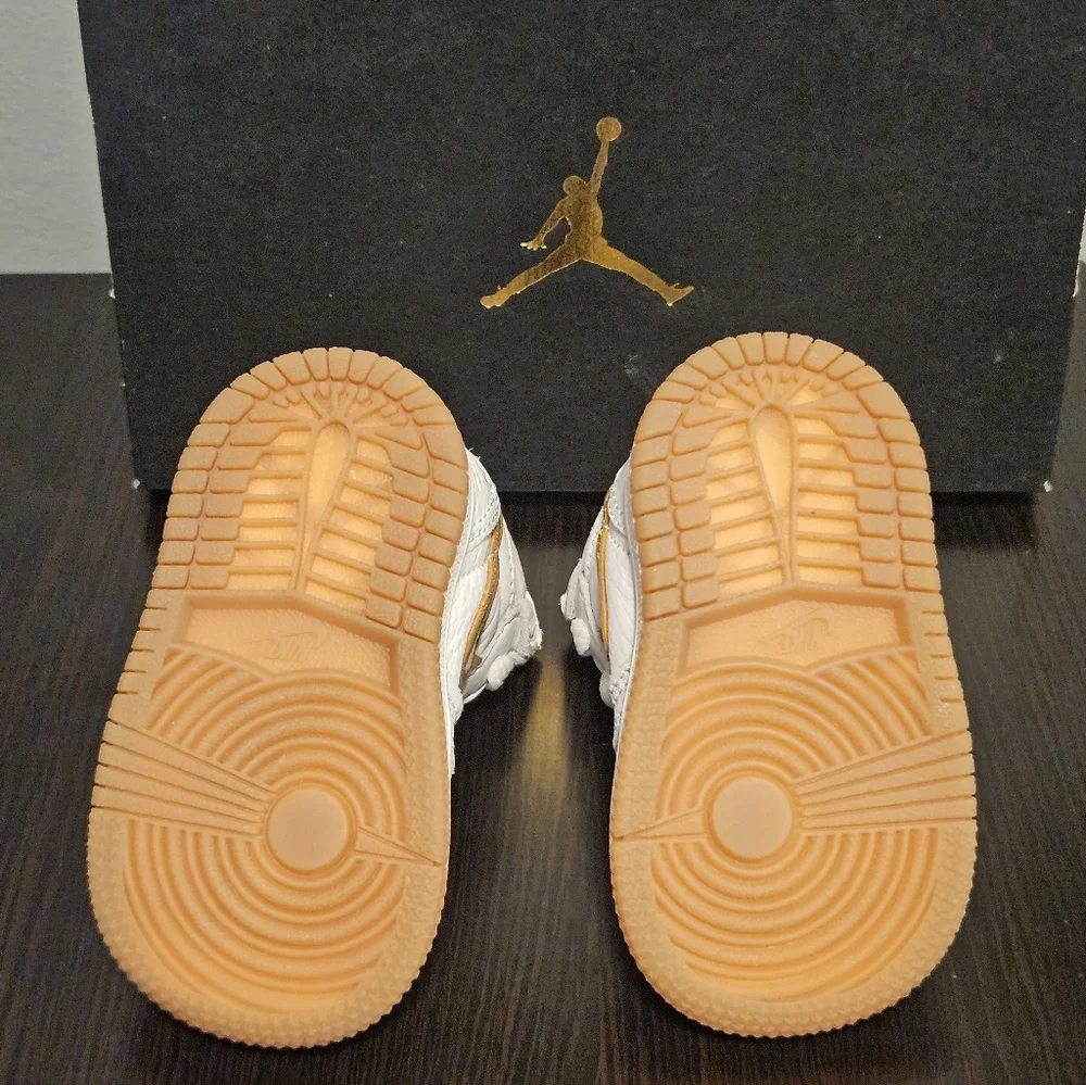 Nike Jordan 1 Retro High Top OG White N Gold 2c - Picture 7 of 9